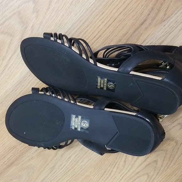 SODA Strappy Sandals Black Zip Up Back Buckle Ankle NWOT Womens 6 - Picture 8 of 9